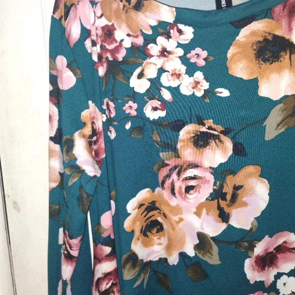 Agnes & Dora Asymmetrical Dress in Teal and Pink Floral - Picture 5 of 9